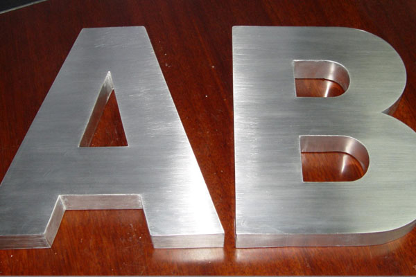 使用不銹鋼發(fā)光字的好處，這些你知道嗎？